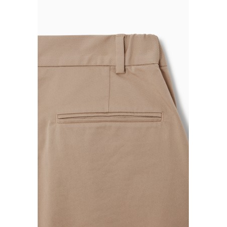 Klassiker COS KLASSISCHE CHINO-SHORTS BRAUN