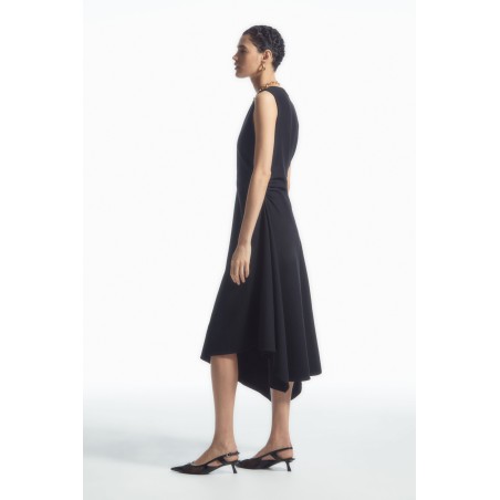 [Sonderpreis] COS ASYMMETRISCHES MIDIKLEID MIT RAFFUNGEN SCHWARZ