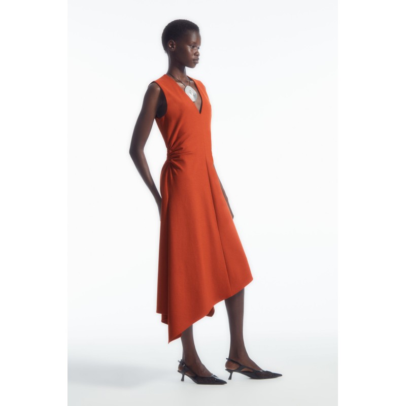 [Sonderpreis] COS ASYMMETRISCHES MIDIKLEID MIT RAFFUNGEN Rot