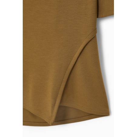 Original COS ASYMMETRISCHES T-SHIRT MIT WASSERFALLAUSSCHNITT DUNKLES KHAKI