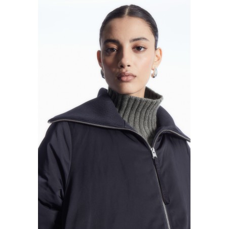 Sonderrabatt COS DAUNENJACKE MIT GERIPPTEM KRAGEN NAVYBLAU