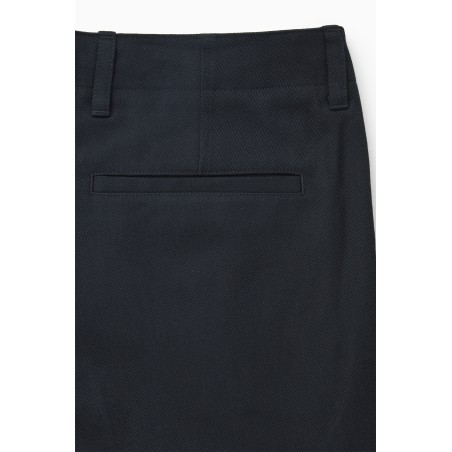 COS CARGOHOSE MIT SCHMAL ZULAUFENDEM BEIN NAVYBLAU Version 2024