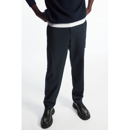 COS CARGOHOSE MIT SCHMAL ZULAUFENDEM BEIN NAVYBLAU Version 2024