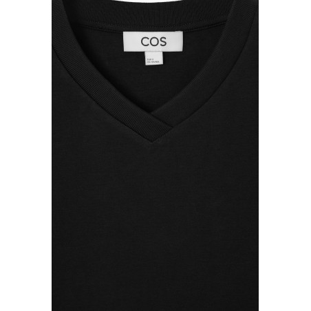 Original COS KASTENFÖRMIGES T-SHIRT MIT V-AUSSCHNITT SCHWARZ