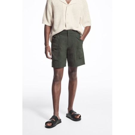 [Neu] COS BADESHORTS IM UTILITY-STIL DUNKELGRÜN